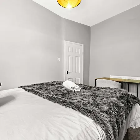 3 Bedroom Home Close To Mcr City Centre-3